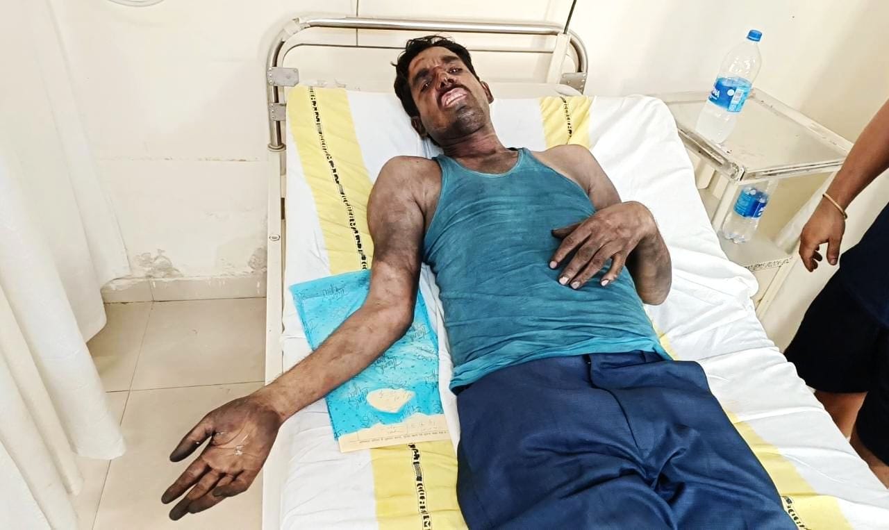 बद्दी के बिलांवली कंपनी में आग को बुझाते हुए दमकल विभाग के कर्मी। संवाद बद्दी के बिलांवली कंपनी में आग को बुझाते हुए दमकल विभाग के कर्मी। संवाद