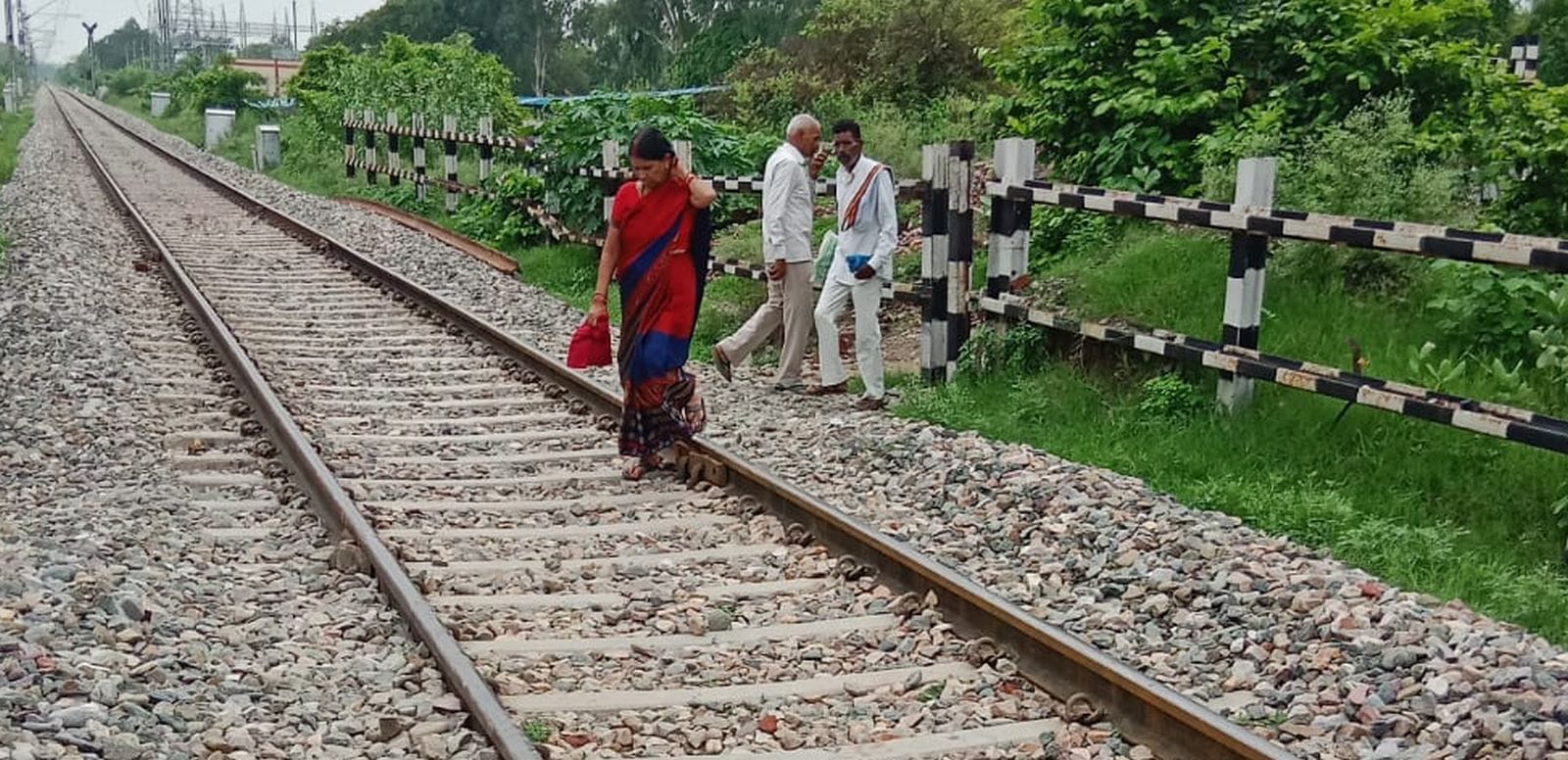 शहर के अंडर पास में भरा पानी।