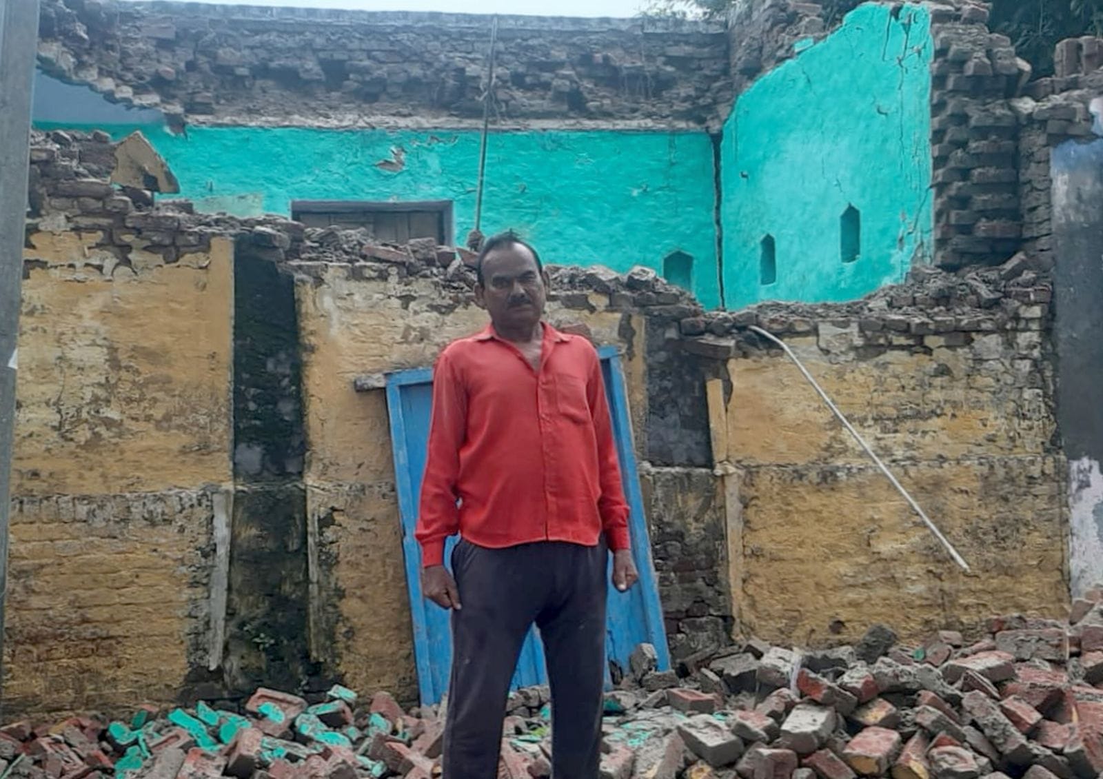 वह दीवार जिसके मलबे मे सुदामा देवी दबी थी।