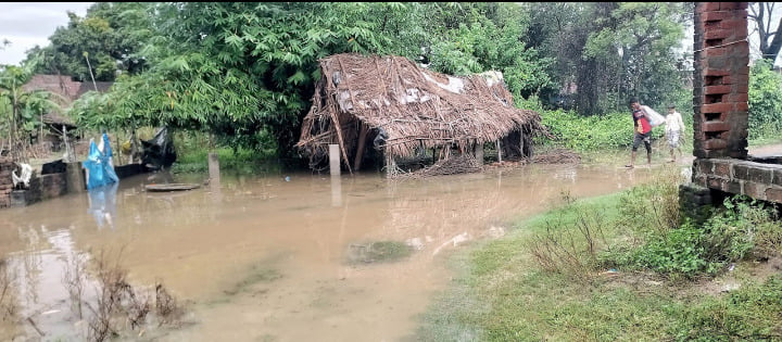 देवमनिया तालियाघाट कटान का निरक्षण करते अधिक्षण अभियंता