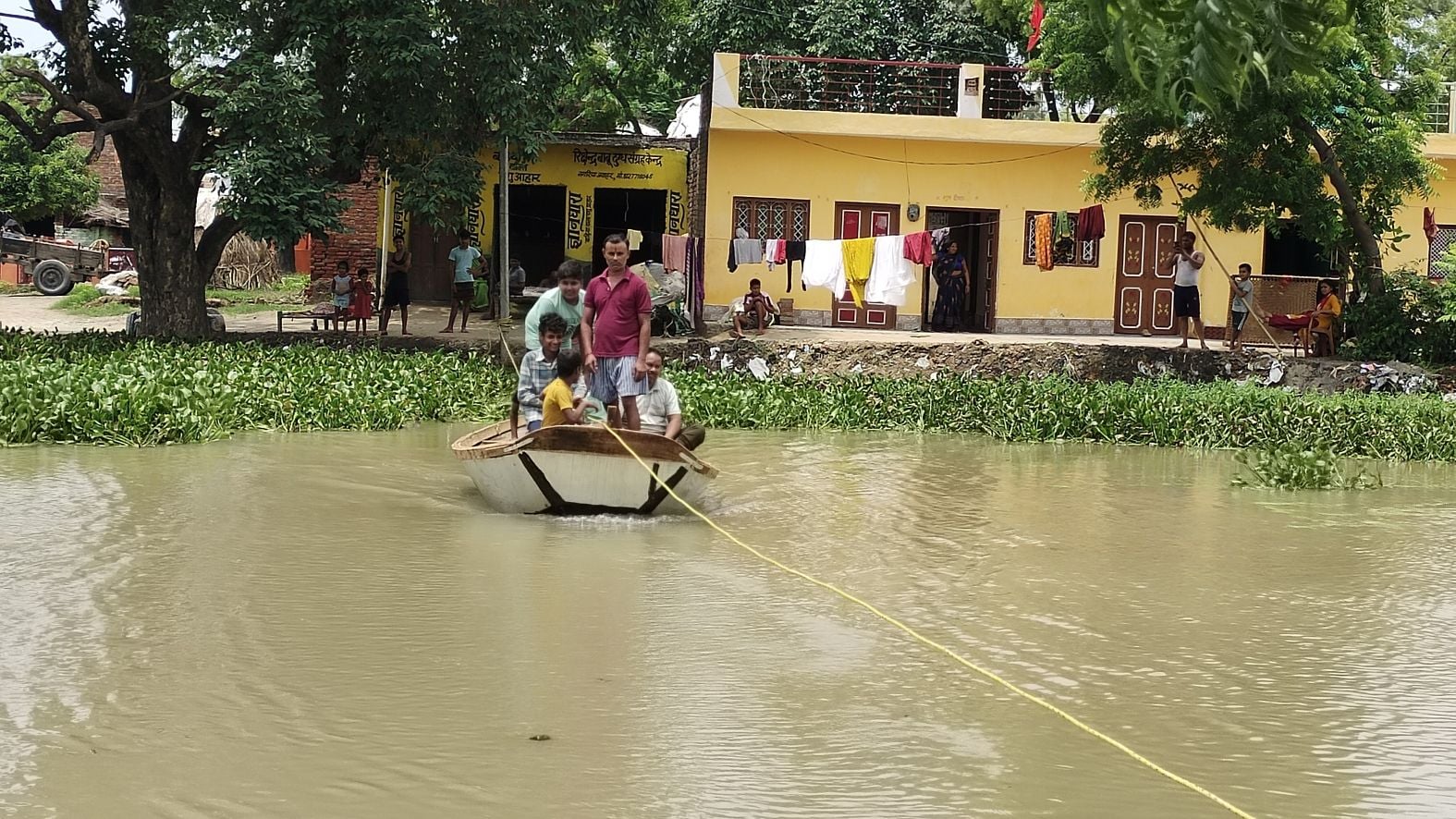 फोटो- 11, शमशाबाद-शाहजहांपुर मुख्य मार्ग पर भरा वाढ का पानी। संवाद फोटो- 11, शमशाबाद-शाहजहांपुर मुख्य मार्ग पर भरा वाढ का पानी। संवाद