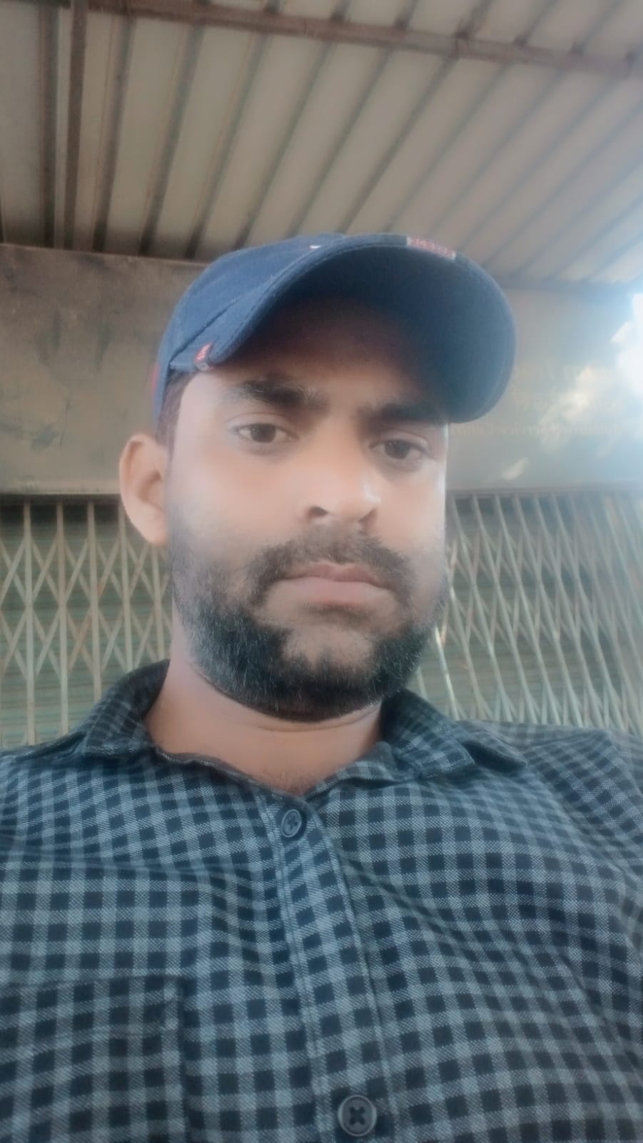 मंडियों में भेजने के लिए वाहन में भरी गई सब्जियां। संवाद