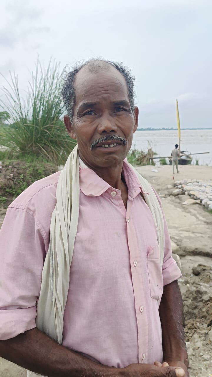 नदी का जलस्तर बढ़ने से रुका नांव का संचालन। संवाद