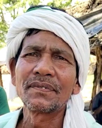 गाँव मे कटान करती नदी और मार्ग पर भरा बाढ़ का पानी गाँव मे कटान करती नदी और मार्ग पर भरा बाढ़ का पानी