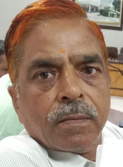 विकास भवन सभागार में किसान दिवस पर किसानों की शिकायतें सुनते अधिकारी।