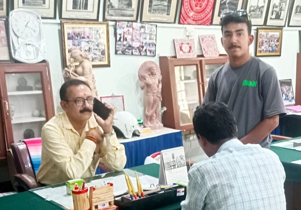 चंपावत में अंगे्रजी विषय की उत्तर पुस्तिकाओं की फिर से जांच की मांग को लेकर प्राचार्य को ज्ञापन चंपावत में अंगे्रजी विषय की उत्तर पुस्तिकाओं की फिर से जांच की मांग को लेकर प्राचार्य को ज्ञापन