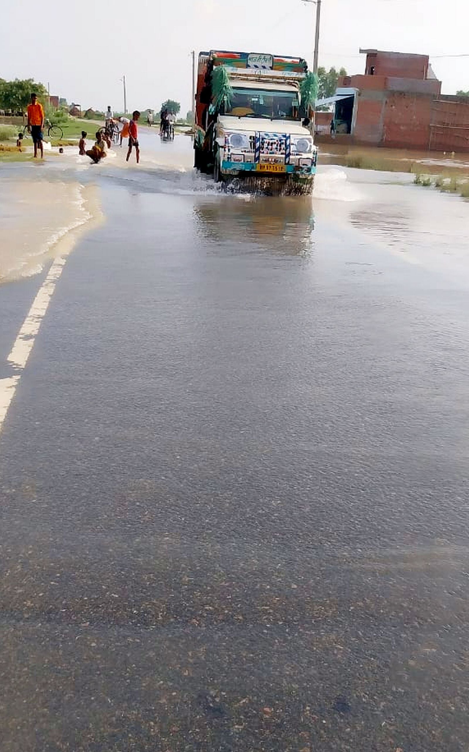 कउआ नगला गांव में भरा बाढ़ का पानी। कउआ नगला गांव में भरा बाढ़ का पानी।