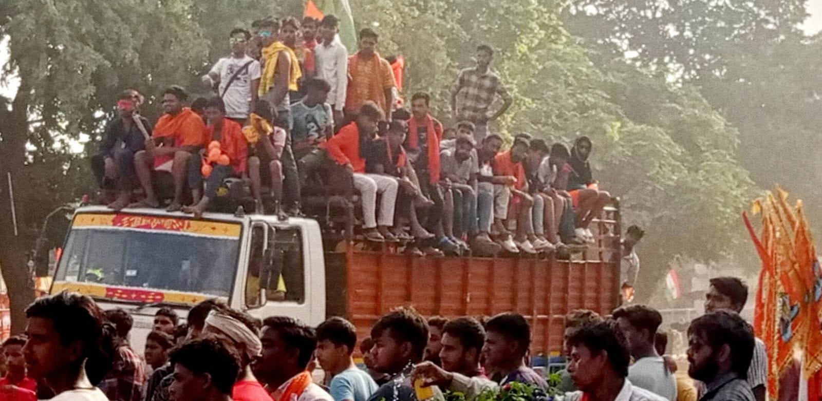 कांवड़ यात्रा में शामिल डीजे साउंड सिस्टम। कांवड़ यात्रा में शामिल डीजे साउंड सिस्टम।