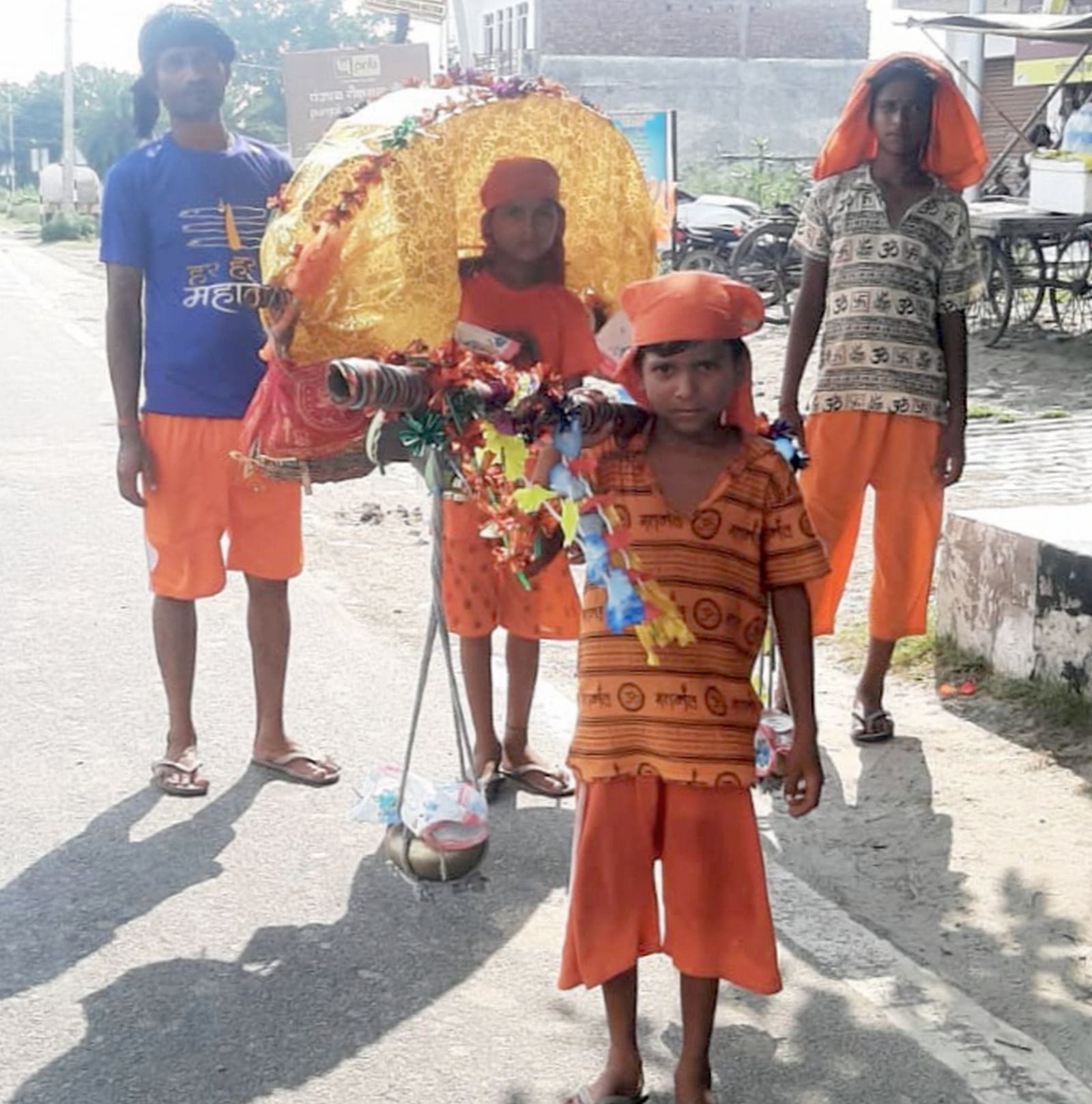 कांवड़ यात्रा में शामिल डीजे साउंड सिस्टम। कांवड़ यात्रा में शामिल डीजे साउंड सिस्टम।