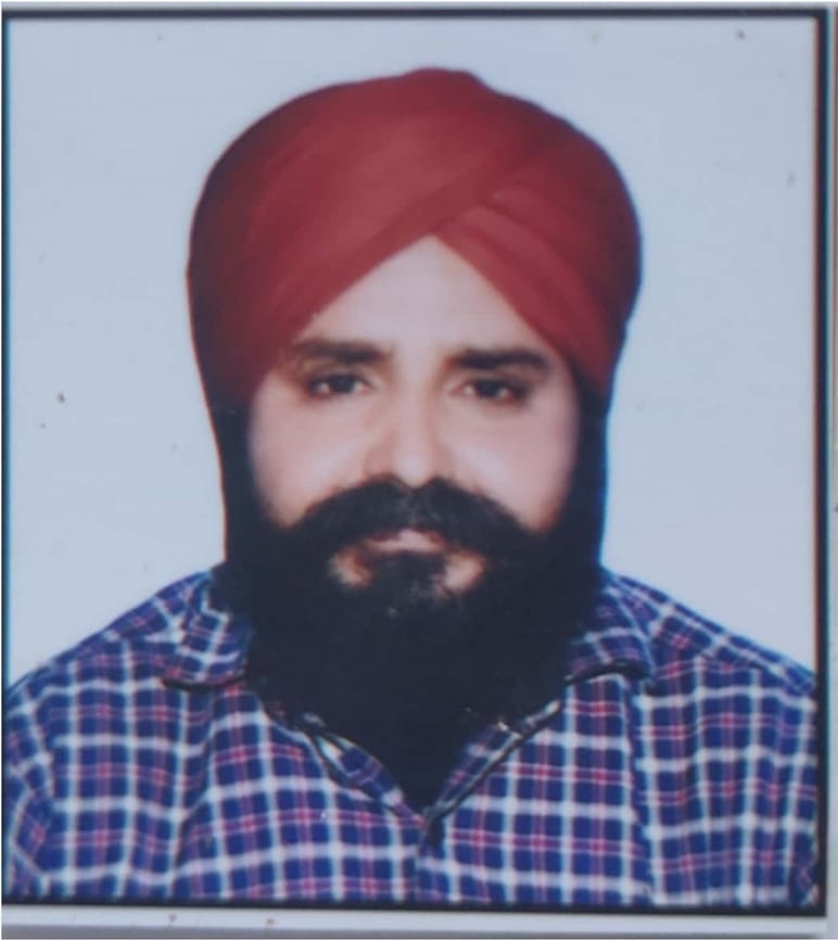 मृतक सोनू के घर पर लगी भीड़ मृतक सोनू के घर पर लगी भीड़