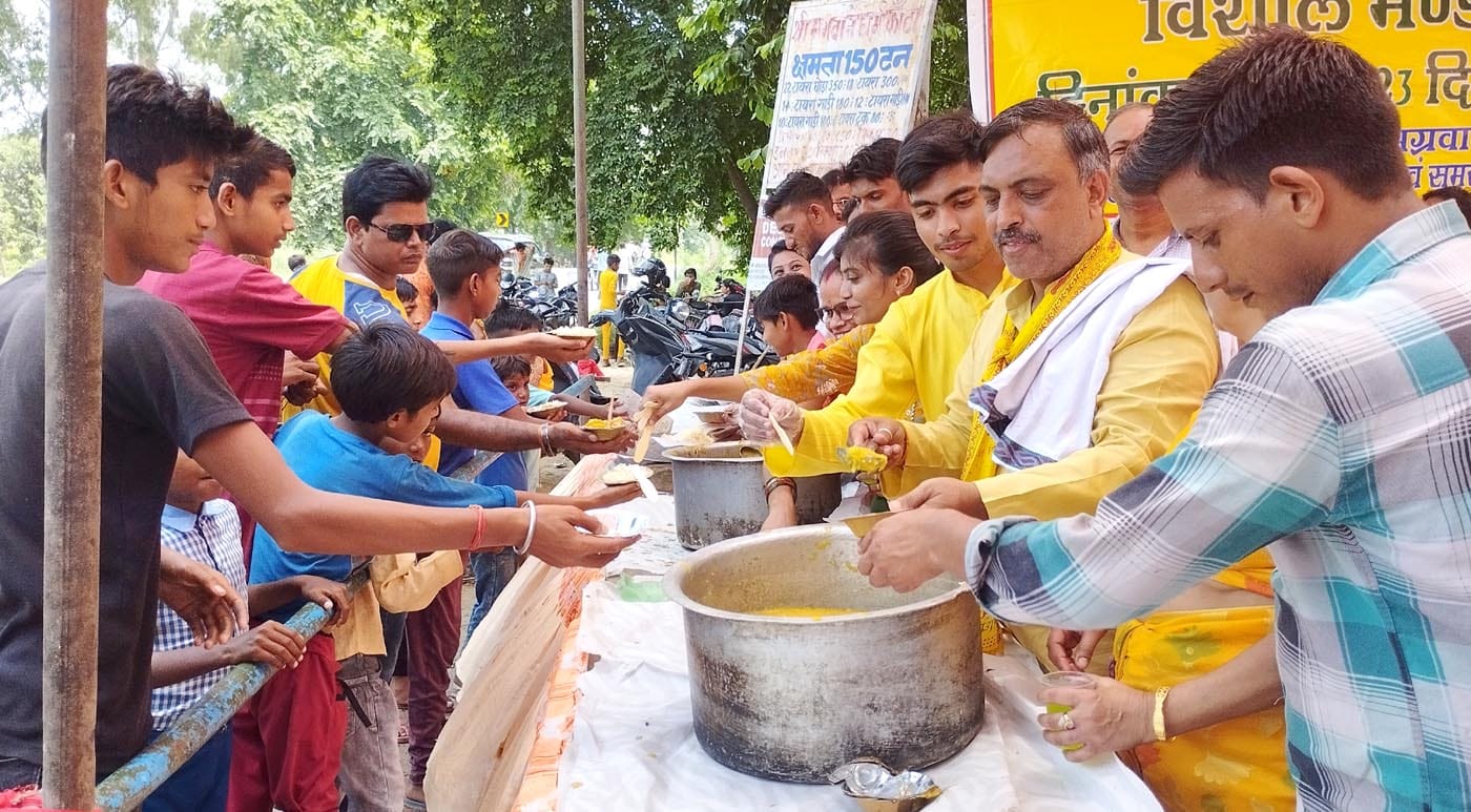कछला से थिरकती निकली कांवड़ियों की टोली। संवाद
