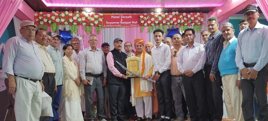 कवि ललित शौर्य को सम्मानित करते विभिनन्न संगठनों के लोग। संवाद कवि ललित शौर्य को सम्मानित करते विभिनन्न संगठनों के लोग। संवाद