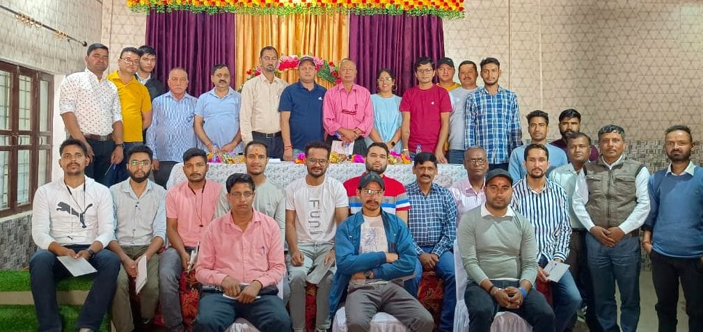लोहाघाट क्षेत्र में लगातार हो रही चोरियों का खुलाशा न होने पर आंदोलन की रणनीति पर विचार करते लो लोहाघाट क्षेत्र में लगातार हो रही चोरियों का खुलाशा न होने पर आंदोलन की रणनीति पर विचार करते लो