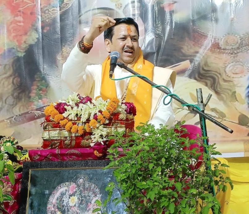 मुल्तान भवन में आयोजित कथा के दौरान मौजूद श्रद्धालु। मुल्तान भवन में आयोजित कथा के दौरान मौजूद श्रद्धालु।