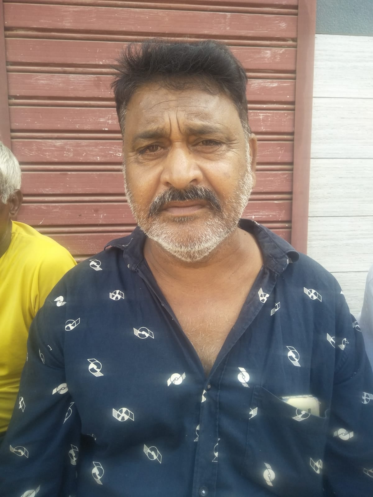 न्यू प्रीत नगर के लोग जानकारी देते हुए न्यू प्रीत नगर के लोग जानकारी देते हुए