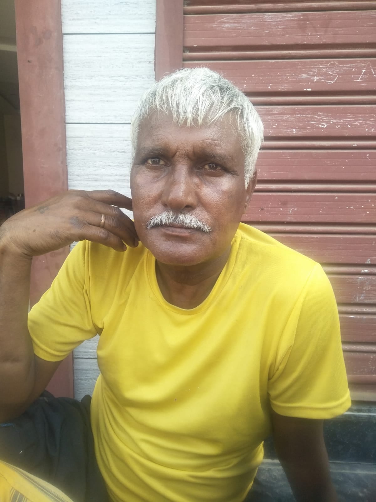 न्यू प्रीत नगर के लोग जानकारी देते हुए न्यू प्रीत नगर के लोग जानकारी देते हुए