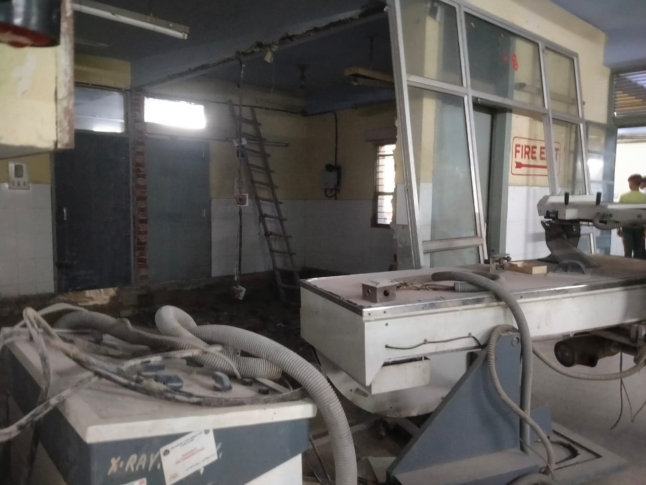 शाहजहांपुर के राजकीय मेडिकल कॉलेज में एक्स-रे मशीन लगाने के लिए चलती तैयारी