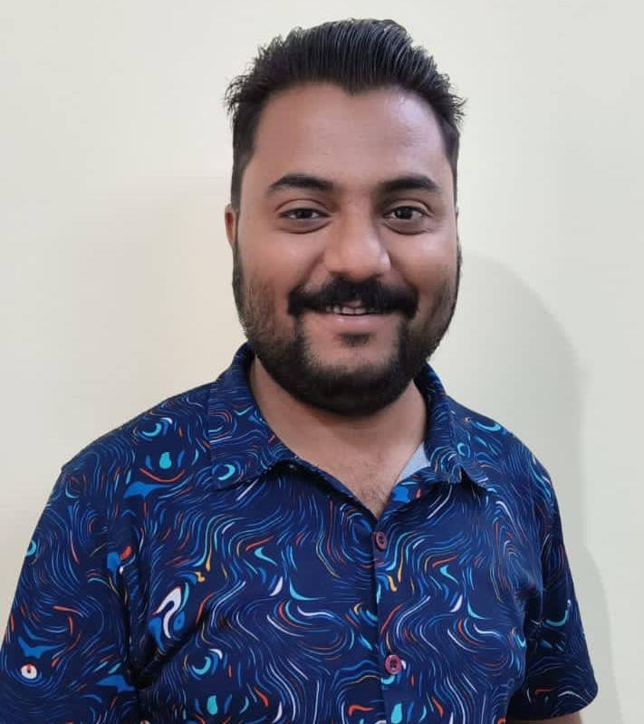 शाहजहांपुर के गांधी भवन परिसर में पूर्वाभ्यास करते मंथन आर्ट्स सोसायटी के कलाकार