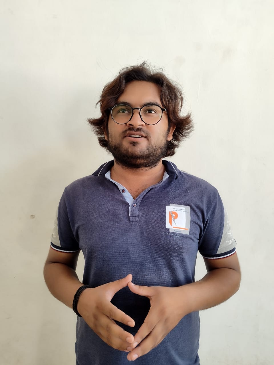 शाहजहांपुर के गांधी भवन परिसर में पूर्वाभ्यास करते मंथन आर्ट्स सोसायटी के कलाकार