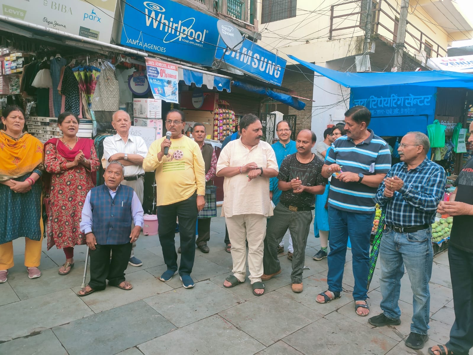 फोटो- 26एएलएम24पी- अल्मोड़ा के चौघानपाटा में कारगिल विजय दिवस पर बैंड शो का प्रदर्शन करते सशस्त् फोटो- 26एएलएम24पी- अल्मोड़ा के चौघानपाटा में कारगिल विजय दिवस पर बैंड शो का प्रदर्शन करते सशस्त्