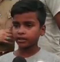 रोते विलखते खालिदा बेगम के परिजन। संवाद