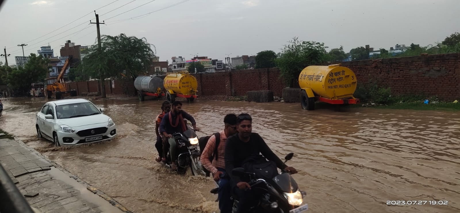 शहर के नोहरिया बाजार में जलभराव। संवाद शहर के नोहरिया बाजार में जलभराव। संवाद