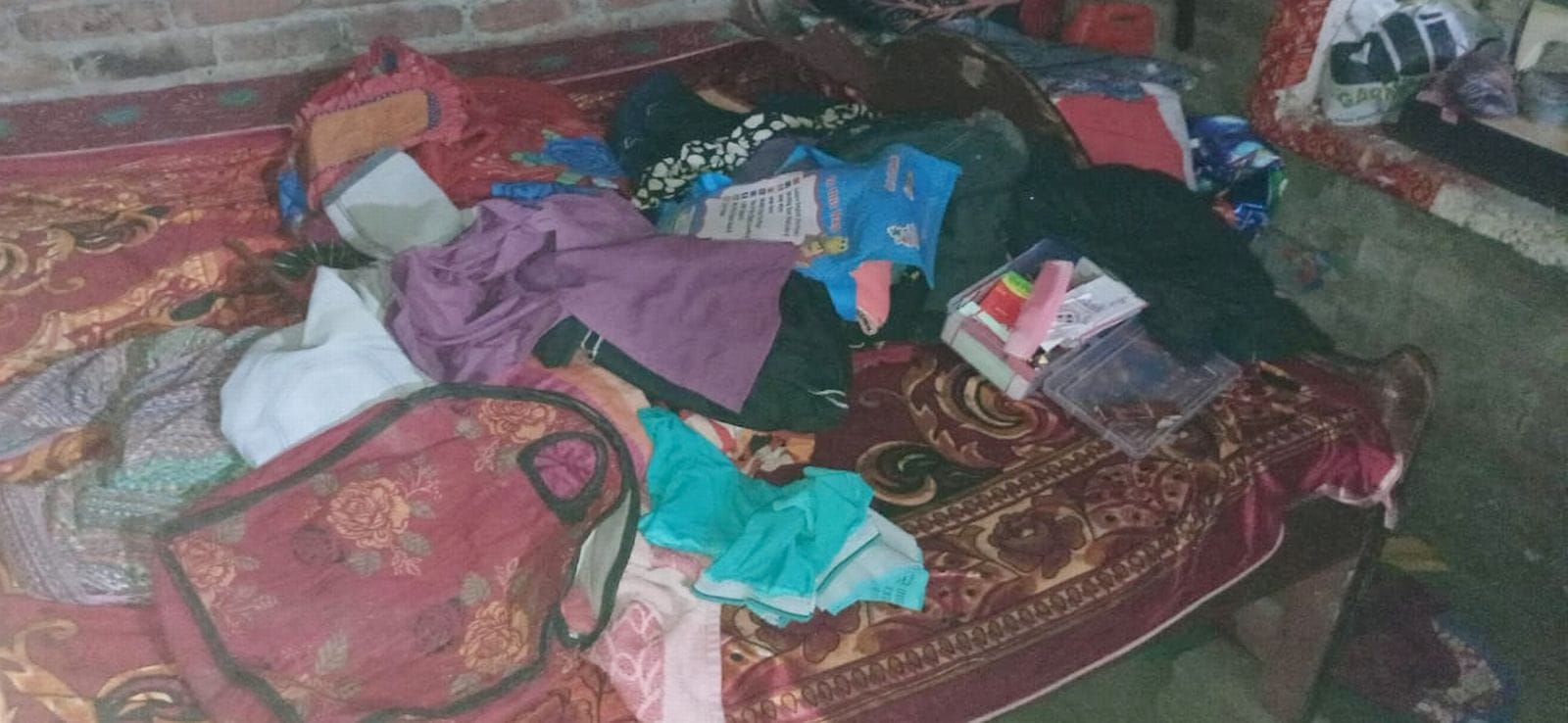 दवतोरी में तैनात पुलिस प्रशासन अधिकारी।