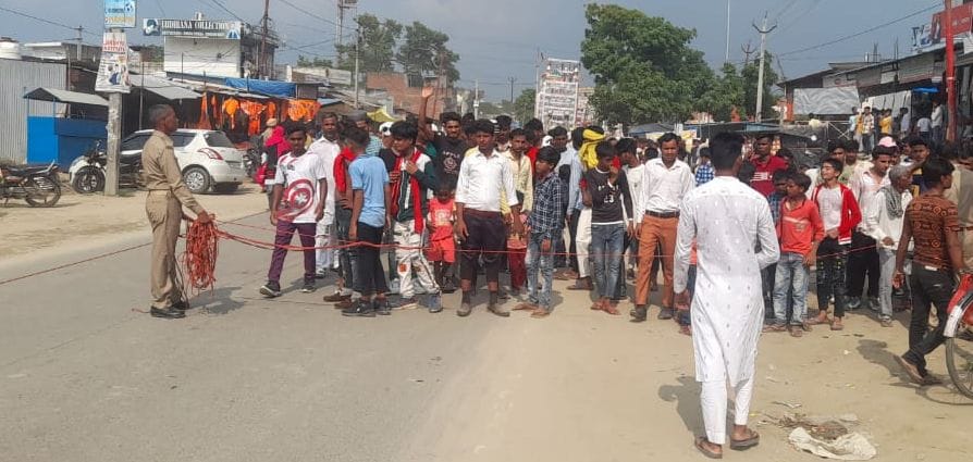 बंडा में करबला की ओर ओर जाता ताजियों का जुलूस