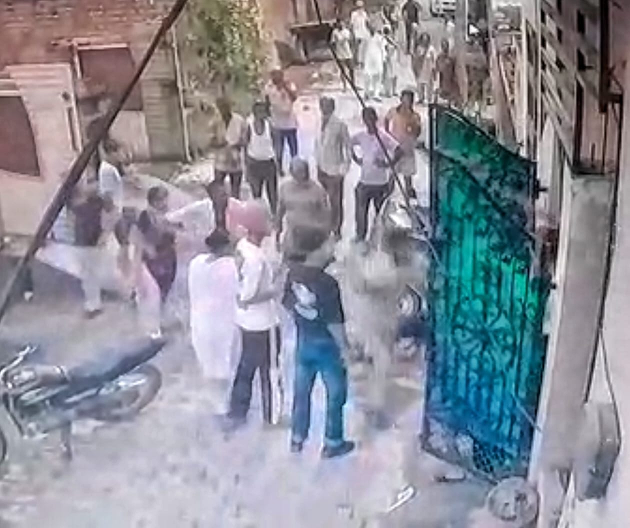 सूर्य नगर में हुई मारपीट के दौरान घायल महिला - संवाद सूर्य नगर में हुई मारपीट के दौरान घायल महिला - संवाद