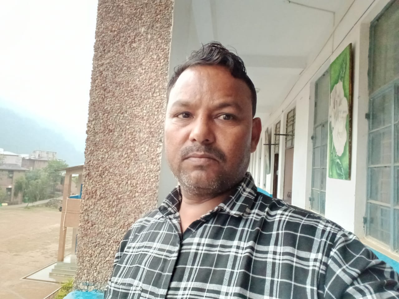 बीसलपुर चीनी मिल के पास हुए हादसे में क्ष्रतिग्रत हुई कार । संवाद