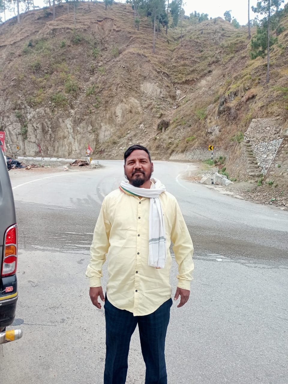 बीसलपुर चीनी मिल के पास हुए हादसे में क्ष्रतिग्रत हुई कार । संवाद