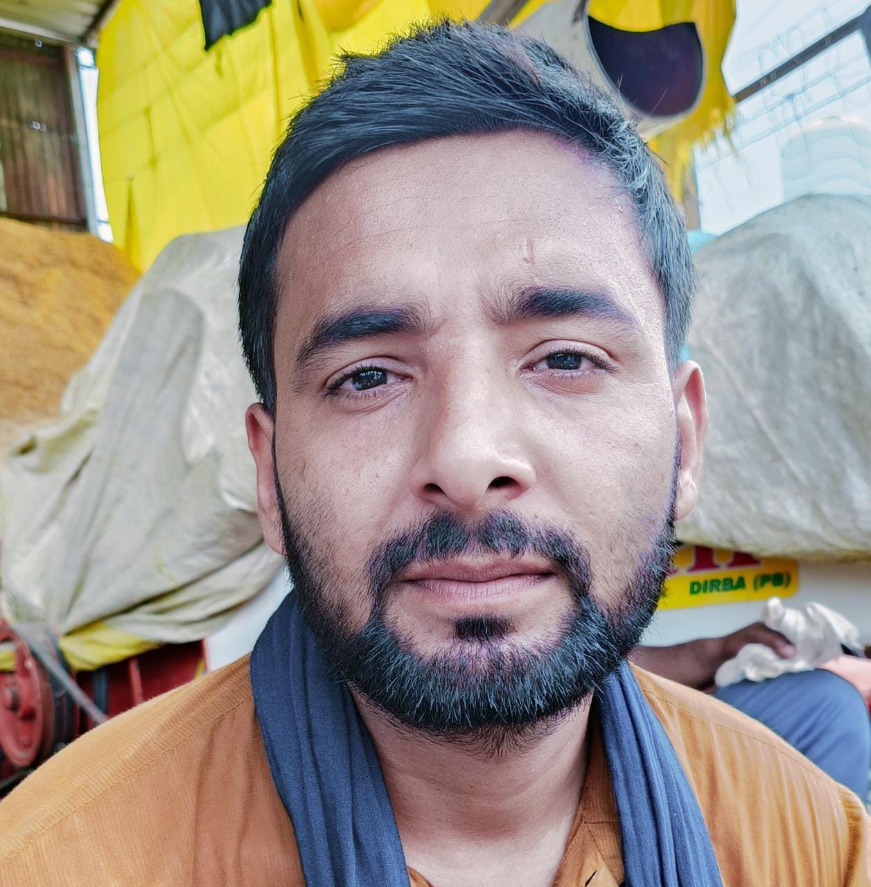 माघौंटांडा पीलीभीत मार्ग पर सवारियो से भरी मैजिक । संवाद