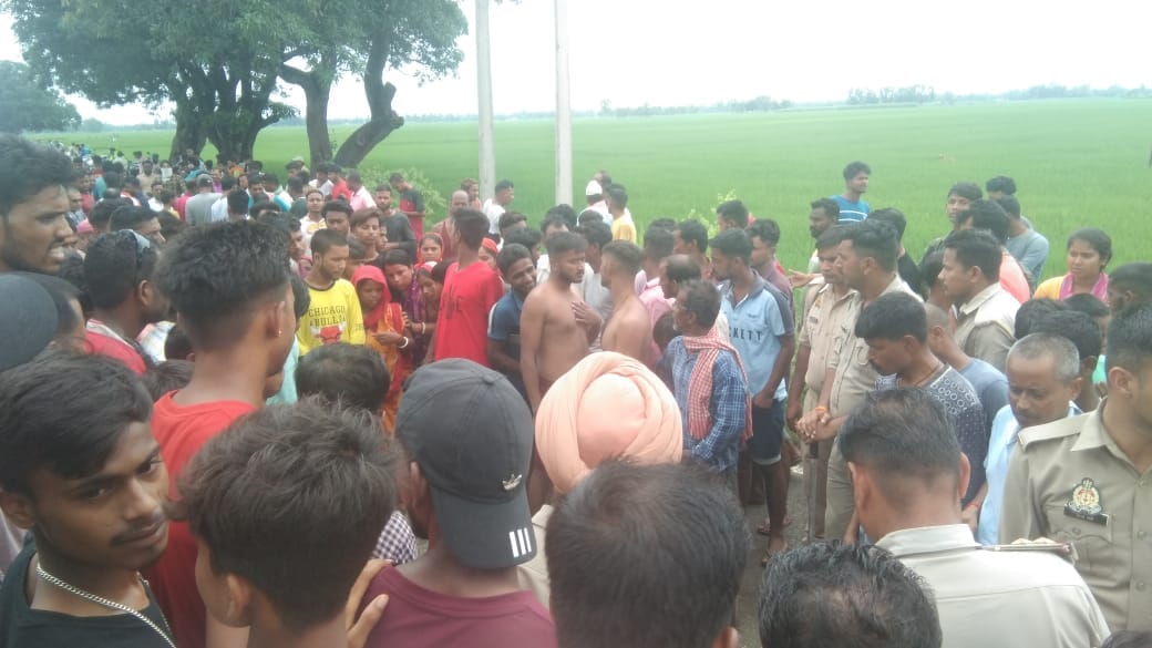 रोती बिलखती समर सेन की मां । संवाद