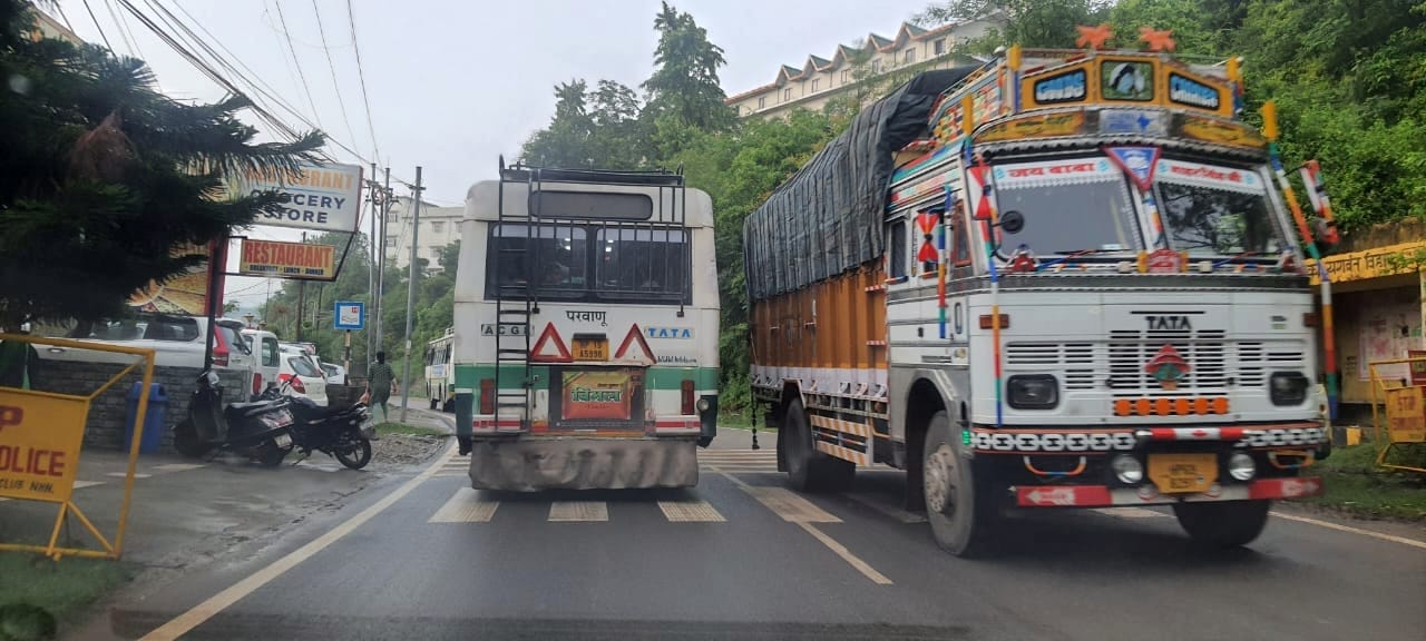 जिला सोलन में फोरलेन बंद होने के बाद वाहन चालकों की सुविधा को सिरमौर पुलिस की ओर से जारी किया र