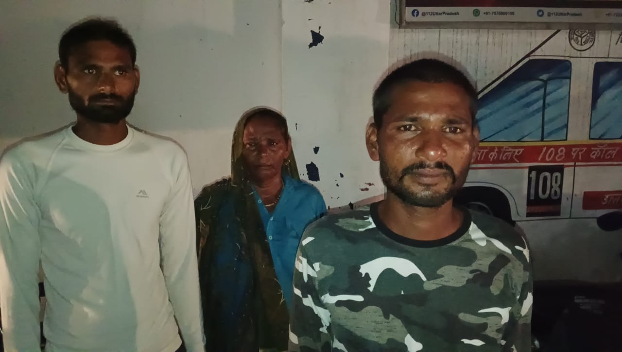 निगोही में घटनास्थल पर मौजूद पुलिस