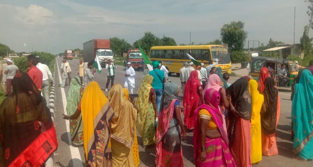 ककोढ़ा गांव में बैठक करते भारतीय किसान मजदूर सयुंक्त यूनियन के लोग संवाद ककोढ़ा गांव में बैठक करते भारतीय किसान मजदूर सयुंक्त यूनियन के लोग संवाद