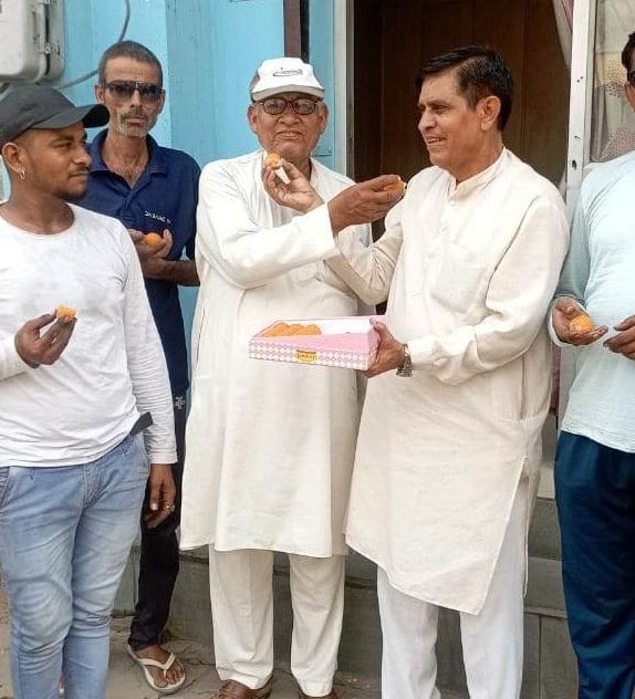 फोटो 26. विधायक इंदूराज नरवाल के कार्यालय पर खुशी मनाते कार्यकर्ता। स्रोत: विधायक फोटो 26. विधायक इंदूराज नरवाल के कार्यालय पर खुशी मनाते कार्यकर्ता। स्रोत: विधायक
