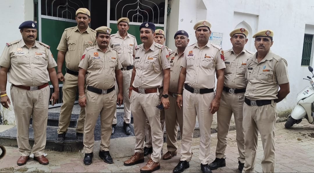 कुरुक्षेत्र। पिपली-थर्ड गेट मार्ग पर फ्लैग मार्च करती जिला पुलिस। कुरुक्षेत्र। पिपली-थर्ड गेट मार्ग पर फ्लैग मार्च करती जिला पुलिस।
