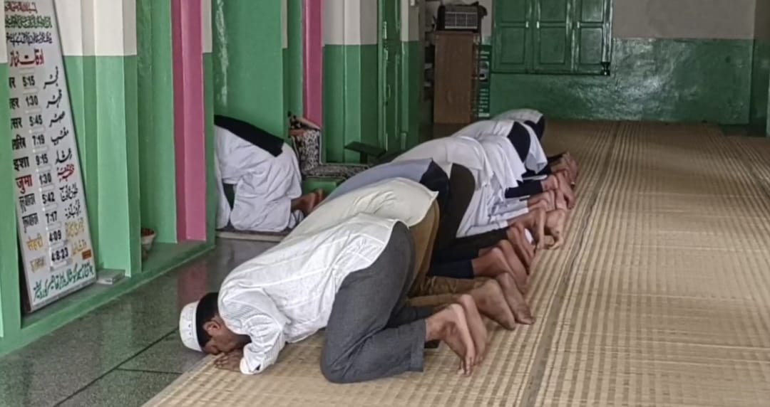 कुरुक्षेत्र। पिपली-थर्ड गेट मार्ग पर फ्लैग मार्च करती जिला पुलिस। कुरुक्षेत्र। पिपली-थर्ड गेट मार्ग पर फ्लैग मार्च करती जिला पुलिस।