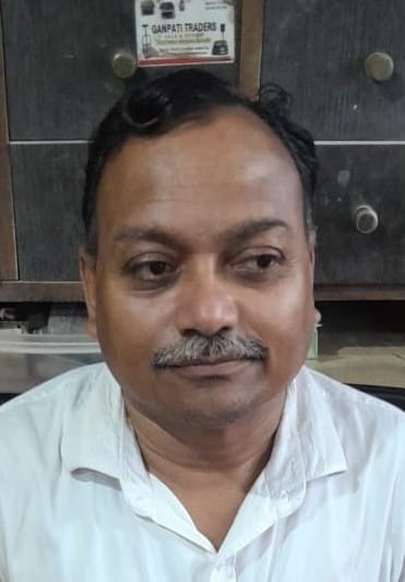 बदहाल सड़क पर भरा बारिश का पानी। संवाद