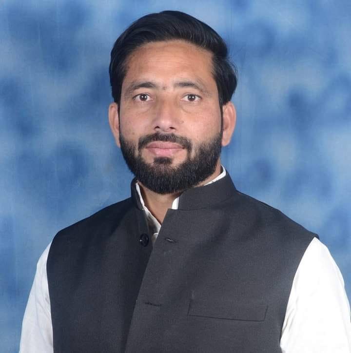 न्यूरिया में जर्जर विघुत लाइने । संवाद न्यूरिया में जर्जर विघुत लाइने । संवाद