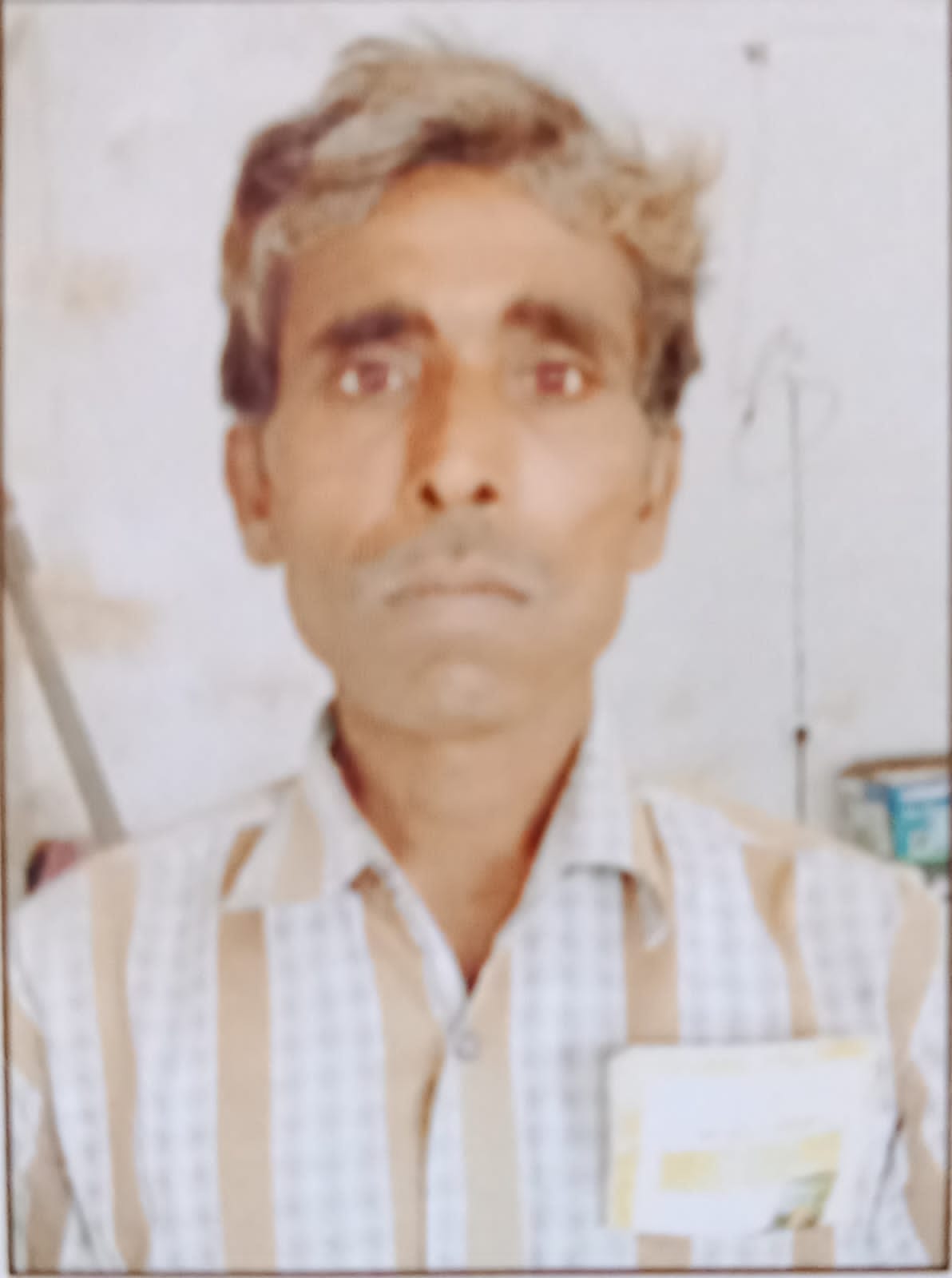 शाहजहांपुर में पोस्टमार्टम हाउस पर घटना की जानकारी देते मृतक के भाई अक्षय कुमार। संवाद शाहजहांपुर में पोस्टमार्टम हाउस पर घटना की जानकारी देते मृतक के भाई अक्षय कुमार। संवाद
