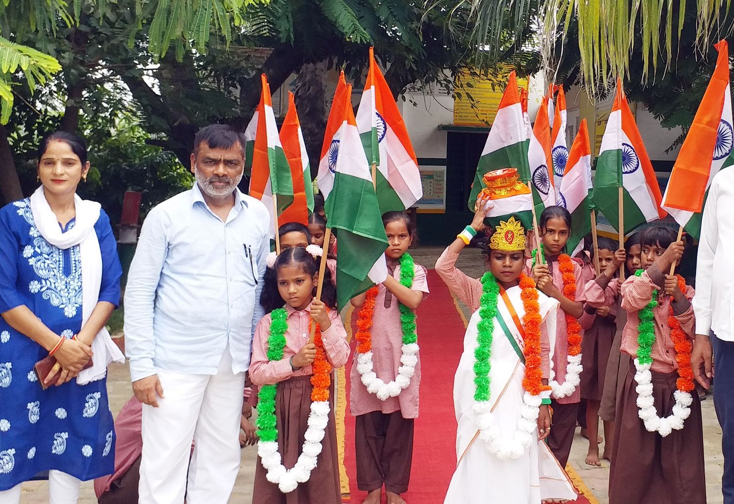 जलालाबाद के स्कूल में छात्राओं को शपथ दिलाई