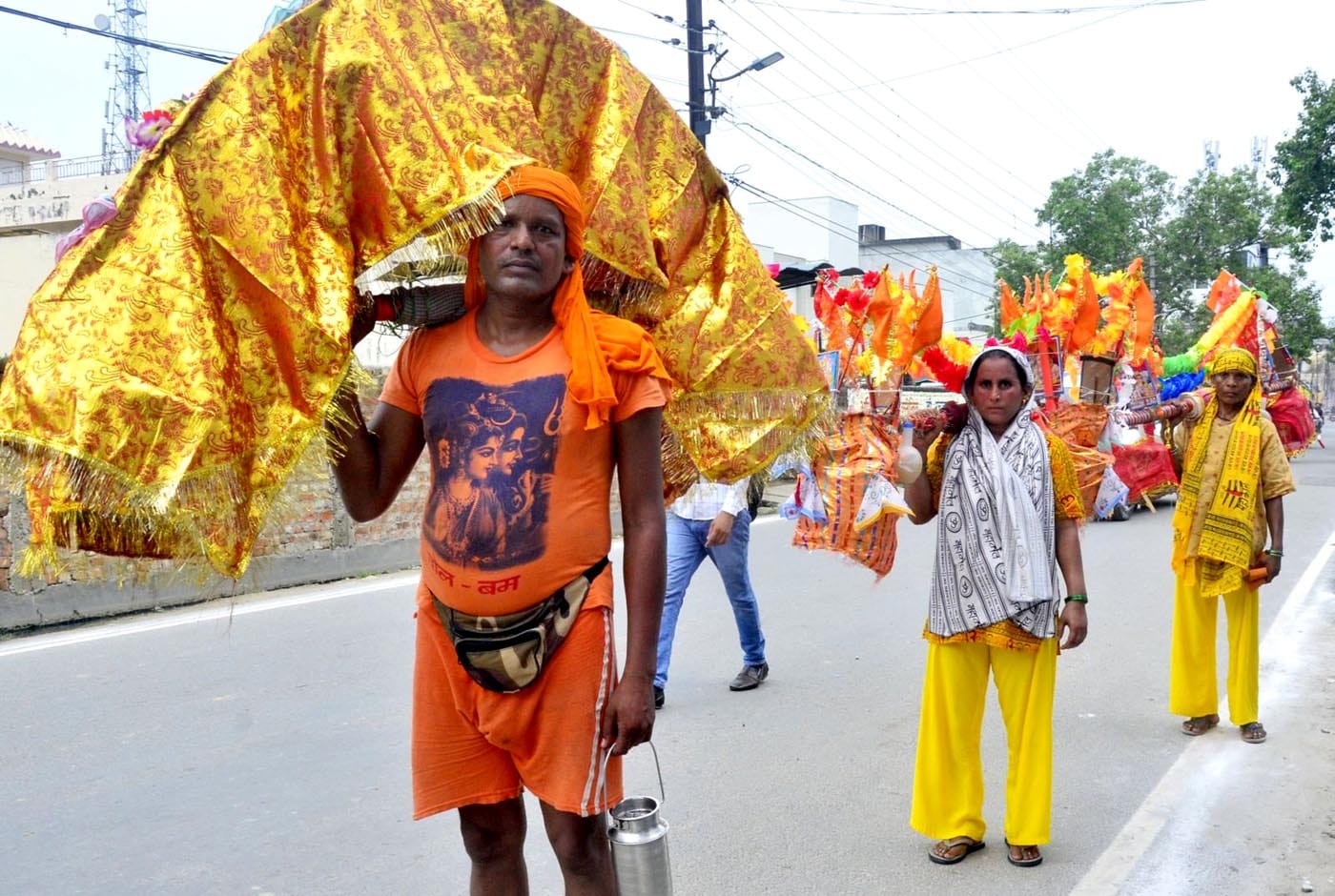 कछला घाट से निकली कांवड़ियों की टोली। संवाद