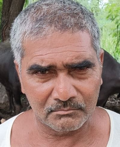 उसहैत के बेहटी गांव में कटान कर रही गंगा। संवाद उसहैत के बेहटी गांव में कटान कर रही गंगा। संवाद