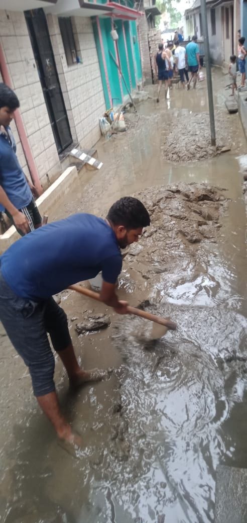 बाजपुर के गांव चकरपुर में पानी से लवालब अंडरपास। संवाद