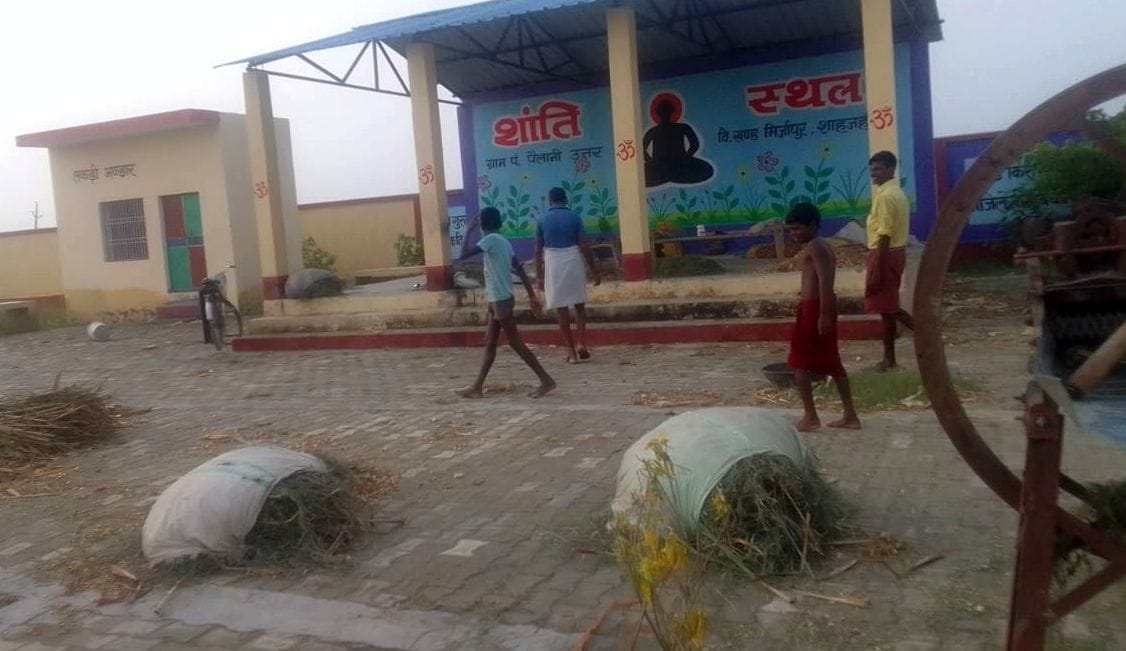 गंगा की बाढ़ से फिर जलमग्न हुआ लोहार नगला। संवाद