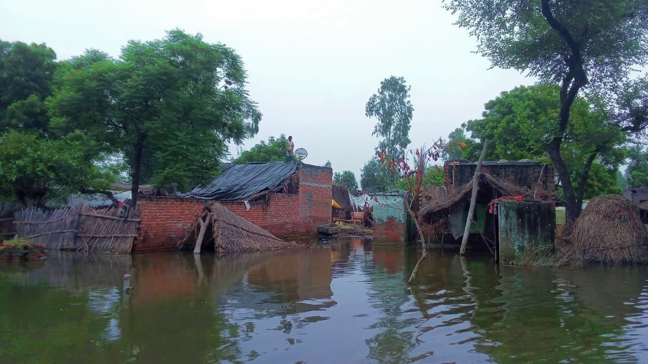गर्रा नदी का बढ़ा जलस्तर। संवाद