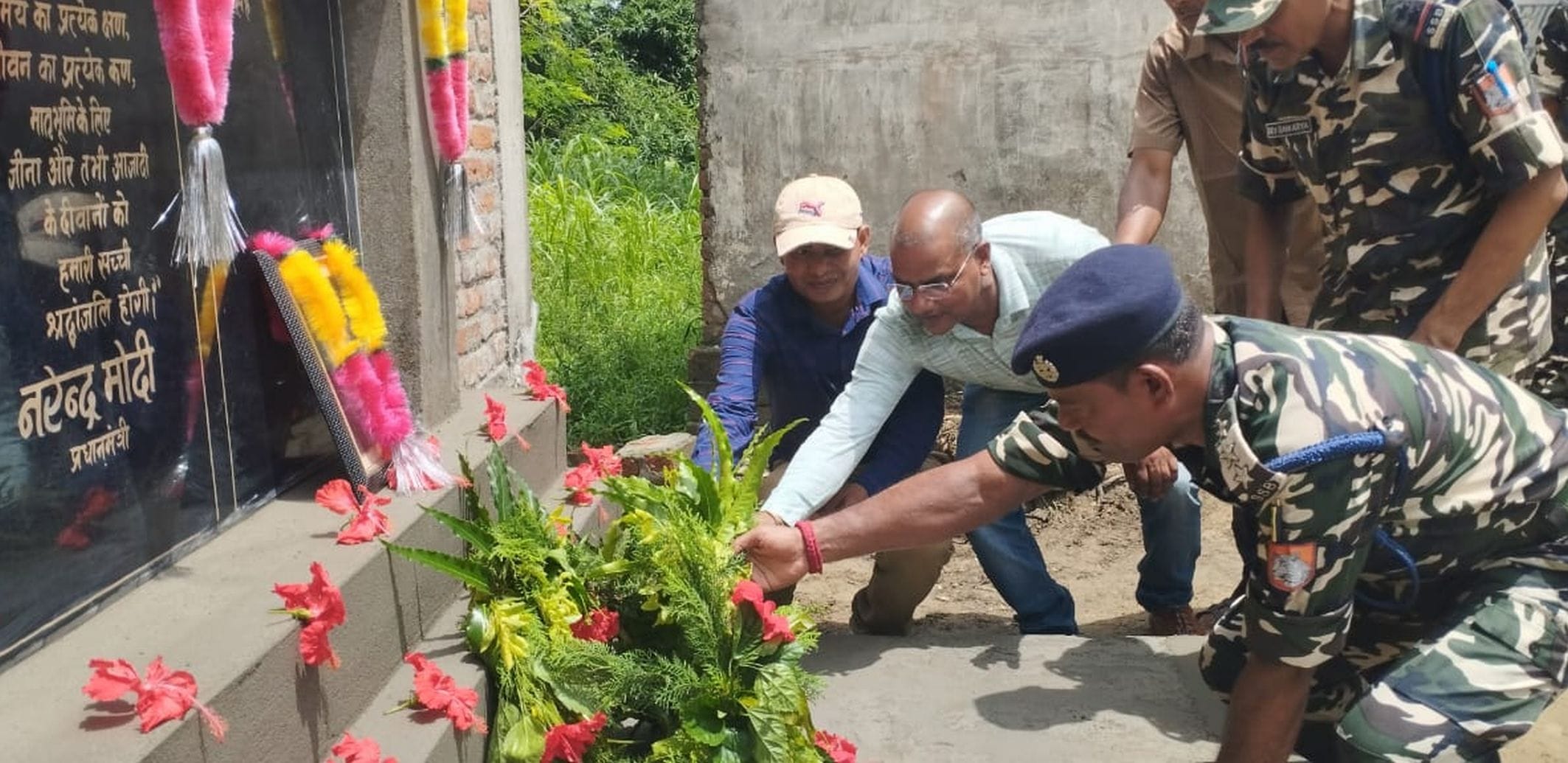 सुल्तानपुर पट्टी में मेरी माटी मेरा देश कार्यक्रम की रैली निकालते स्कूली बच्चे। सुल्तानपुर पट्टी में मेरी माटी मेरा देश कार्यक्रम की रैली निकालते स्कूली बच्चे।