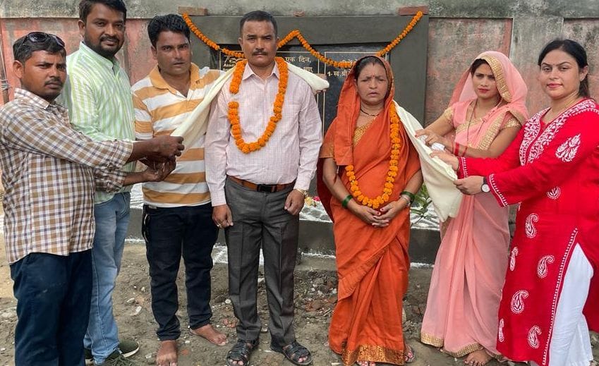 सुल्तानपुर पट्टी में मेरी माटी मेरा देश कार्यक्रम की रैली निकालते स्कूली बच्चे। सुल्तानपुर पट्टी में मेरी माटी मेरा देश कार्यक्रम की रैली निकालते स्कूली बच्चे।